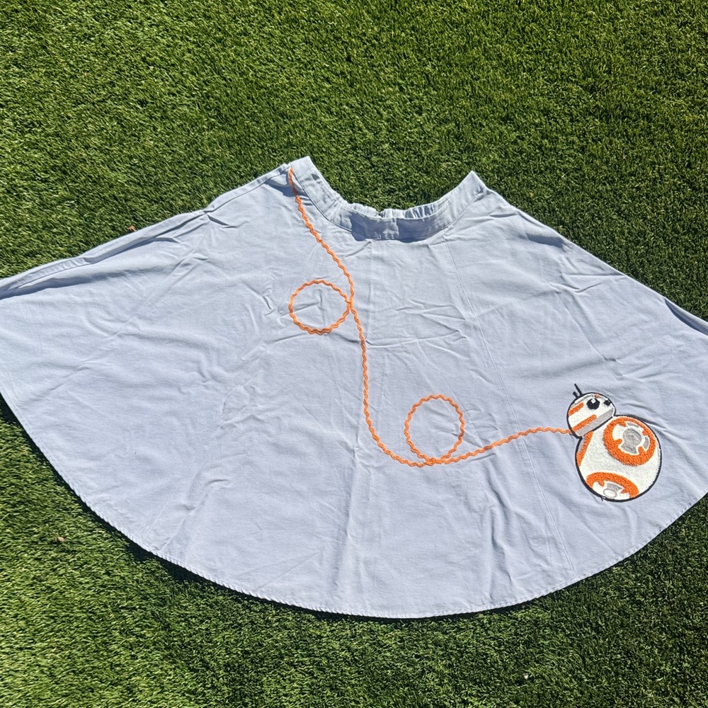 BB-8 Disney Star Wars Gray Skirt with Orange Leash